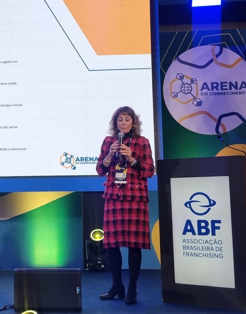 Melitha Novoa Prado em palestra